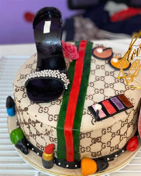 gucci buttercream cake|black gucci bag cake.